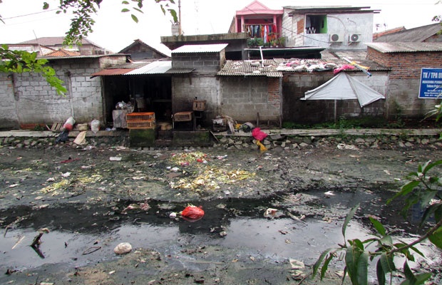 Sampah Jakarta: Lagi, Raut Sampah di TPS Bantaran Sungai