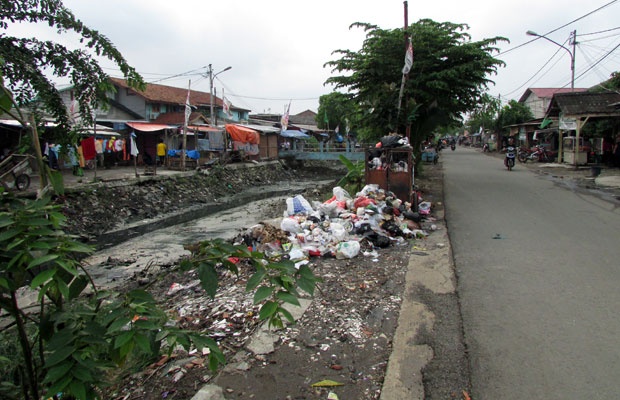 Sampah Jakarta: Lagi, Raut Sampah di TPS Bantaran Sungai