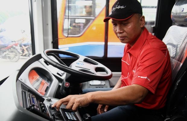 Melihat Bus Tingkat Jakarta dari Dekat