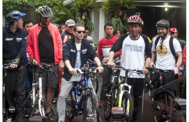 Jokowi Gowes Bareng Lorenzo