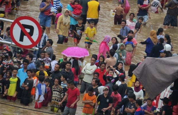 Banjir di Bukit Duri Jakarta Selatan Masih Tinggi