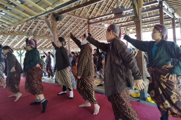 “Cara Modern“ Cintai Budaya Indonesia 