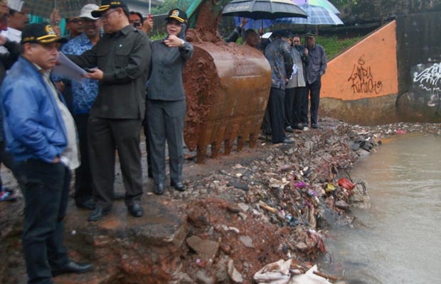 Rombongan Anggota DPR RI Tinjau Jalan Ambles TB Simatupang