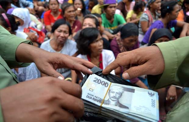 Imlek Diramaikan Pengemis Angpao