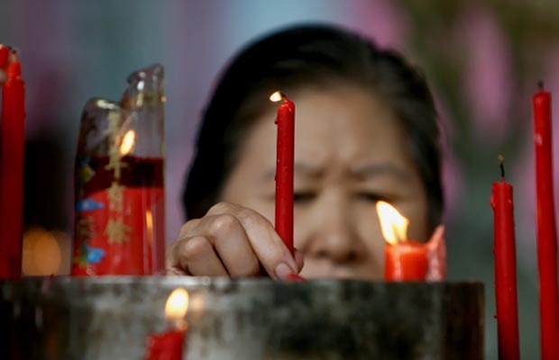 Warga Tionghoa Padati Vihara Gayatri Depok Rayakan Imlek
