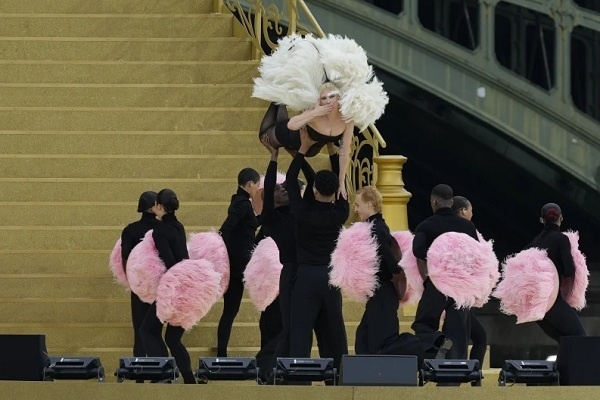 Pembukaan Olimpiade Paris Tampilkan Céline Dion, Lady Gaga, Pembawa Obor dan Musisi Prancis