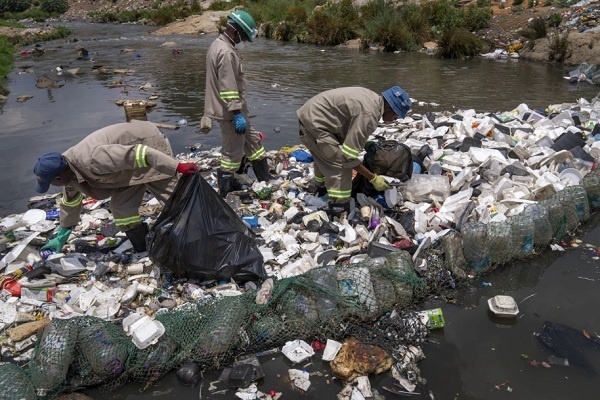 Jutaan Ton Plastik Mengotori Dunia di Sekitar Kita