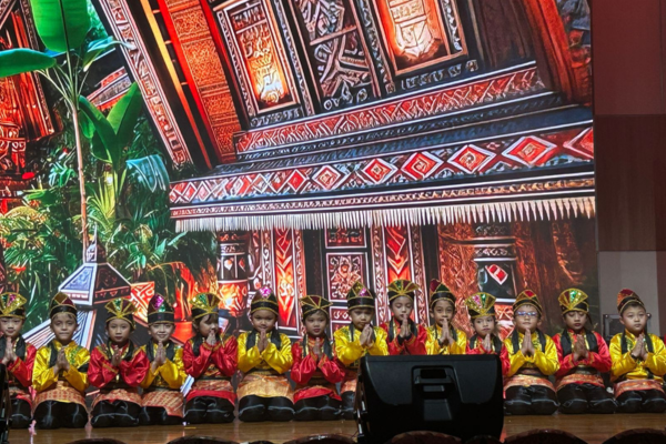 Pesta Budaya dan Talenta: SDK PENABUR Summarecon Bekasi Mengguncang Panggung dengan "Harmony in Diversity"