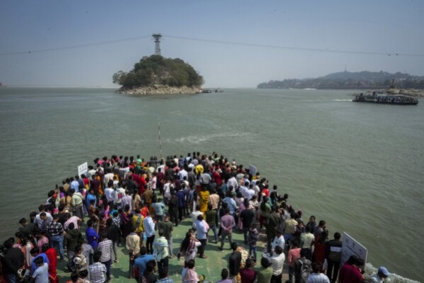 Umat Hindu India Rayakan Festival Shivaratri, Menghormati Dewa Siwa