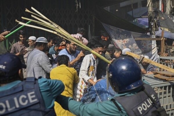 Polisi Bangladesh Bubarkan Demonstrasi Kelompok Hizbut Tahrir Yang Dilarang