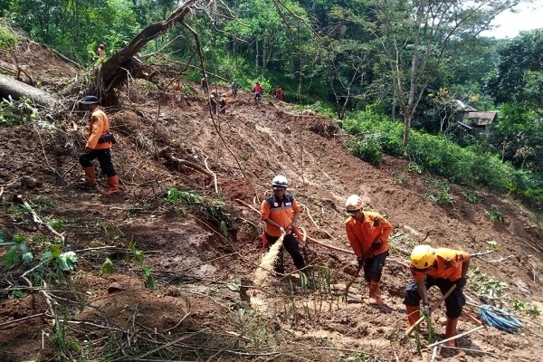 Banjir dan Tanah Longsor di Sukabumi, Lima Meninggal, Empat Masih Dicari