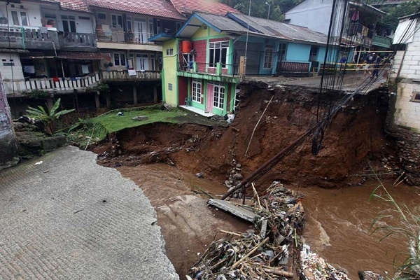 Semua Wilayah Sungai di Jawa Barat Ditertibkan untuk Cegah Banjir