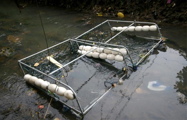 Pemprov DKI Pasang Penjaring Sampah di Saluran Air