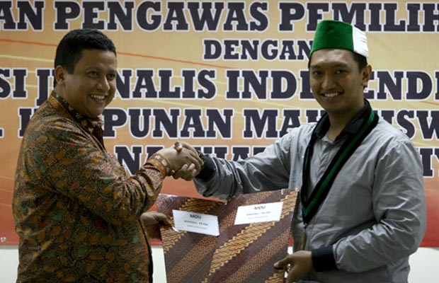 Bawaslu dan AJI Jakarta Tandatangani MOU Pemantauan Pemilu 2014