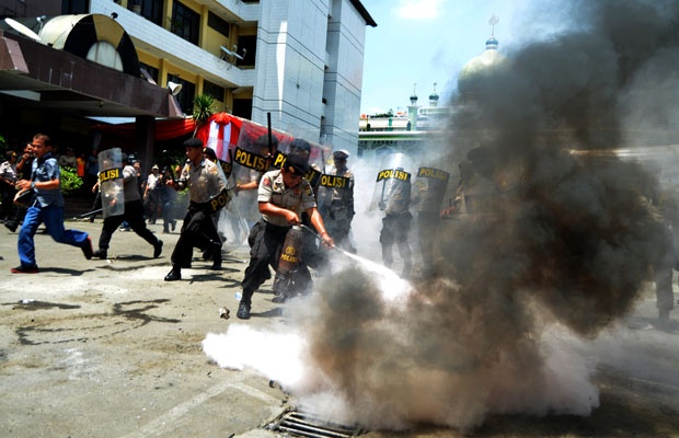 Polres Jaksel Simulasi Pengaman TPS Pemilu 2014