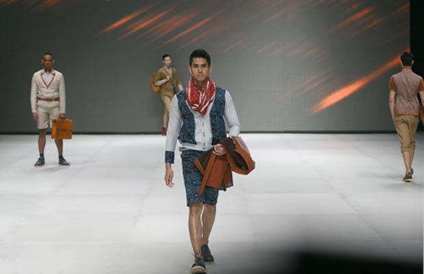 Berbagai Mode Busana Ramaikan Pergelaran IFW 2014