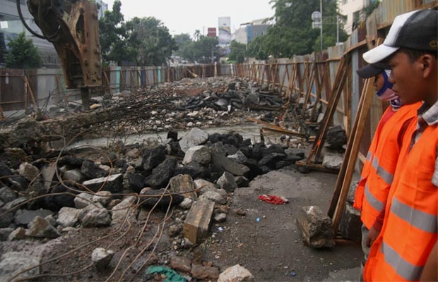 Antisipasi Ambles, Jembatan Warung Buncit Raya Diperbaiki