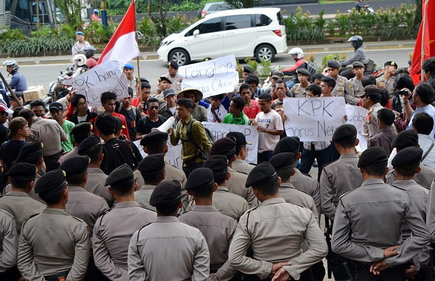 Demo Tuntut KPK Berani Usut Kasus Century