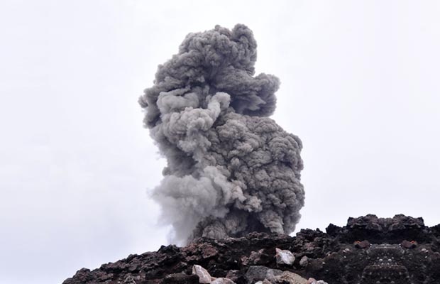  Gunung Slamet Waspada