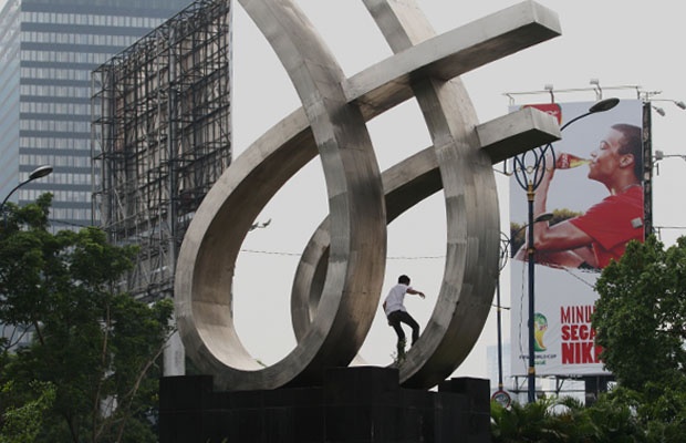 Tugu Angkatan 66 Dijadikan Arena Bermain Skateboard