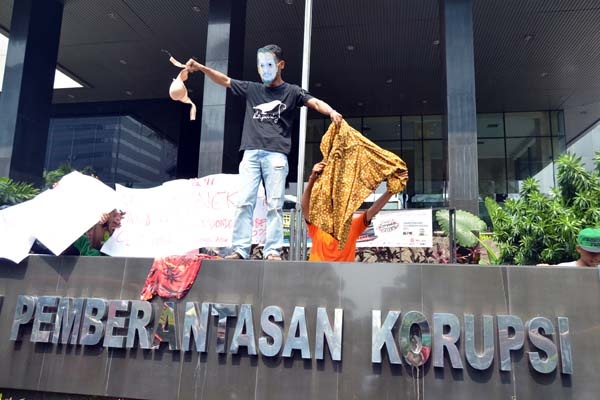 Front Anti Korupsi Meminta KPK Usut Politisi PDIP Olly Dondokambey Terkait Kasus Hambalang