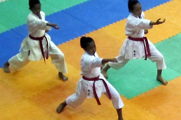 UIOKC 2014: Tim Shiroite DKI 1 Raih Juara Kata Beregu Pemula Putri