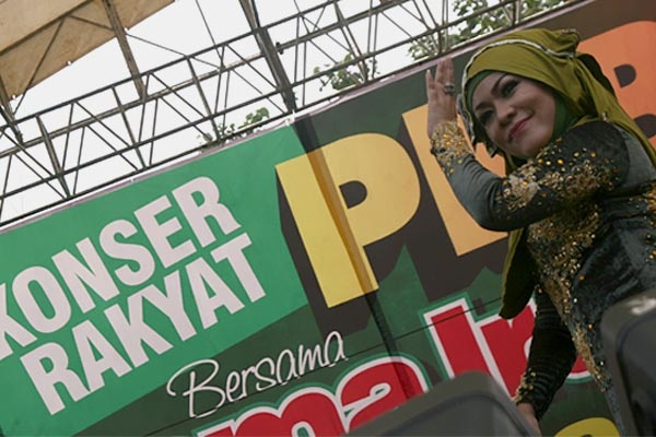 Rhoma Irama Goyang Kampanye PKB 