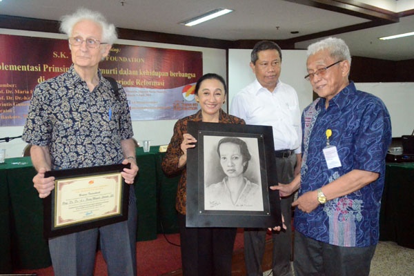 Diskusi Terkait Pendirian S.K. Trimurti Foundation