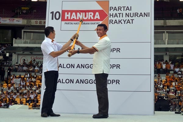 Kampanye Hanura, Wiranto dan HT Naik Becak