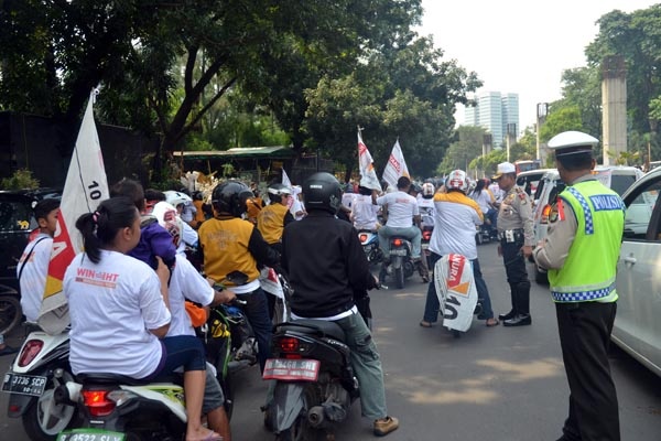 Satlantas Menindak Kampanye yang Melanggar Aturan Lalin 