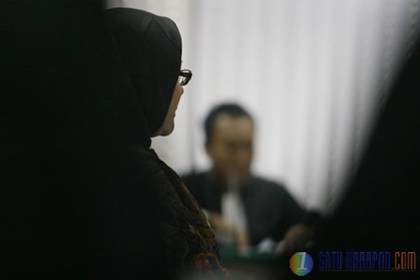 Ratu Atut Chosiyah Jalani Sidang Perdana