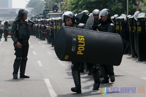 Antisipasi Rusuh Polri Gelar Simulasi Pengamanan Pemilu 2014