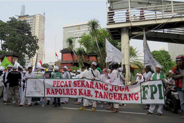 Massa FPI Berdemonstrasi di Mabes Polri