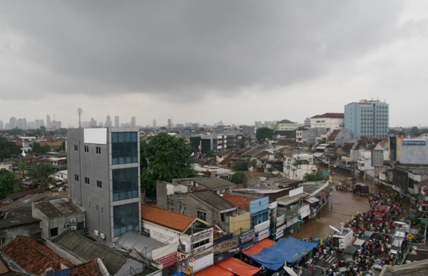 Banjir di Bukit Duri Jakarta Selatan Masih Tinggi