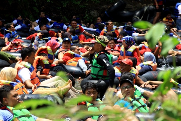 Akhir Pekan Ribuan Pengunjung Sambangi Goa Pindul