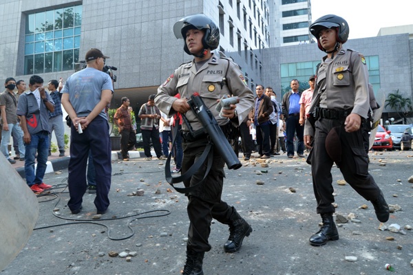 Demo FPI Rusuh, Belasan Polisi Terluka