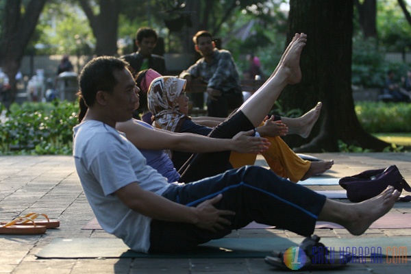 Beryoga di Ruang Terbuka Hijau Jakarta