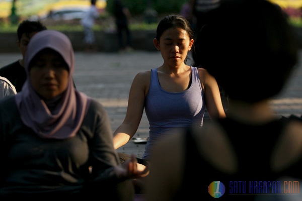 Beryoga di Ruang Terbuka Hijau Jakarta