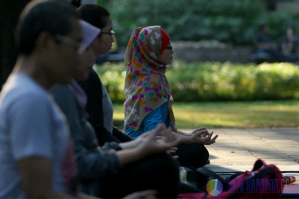 Beryoga di Ruang Terbuka Hijau Jakarta