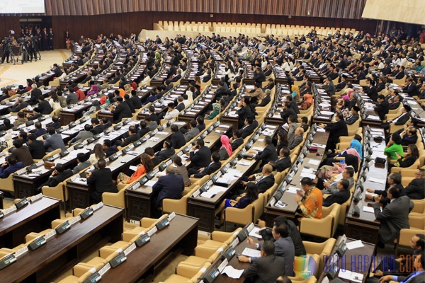 Sidang Paripurna Pemilihan Ketua MPR Dibanjiri Interupsi