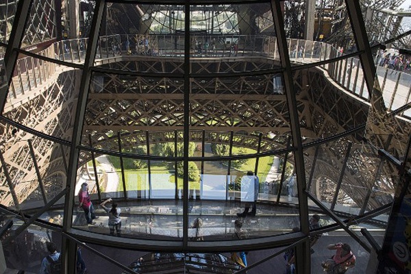 Lantai Kaca, Wajah Baru Menara Eiffel