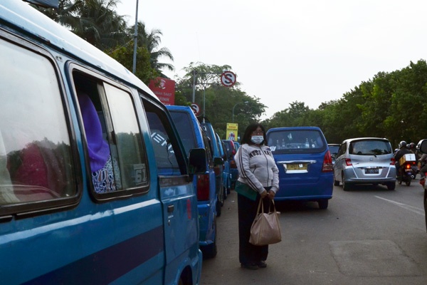 Terminal Bayangan Membuat Macet