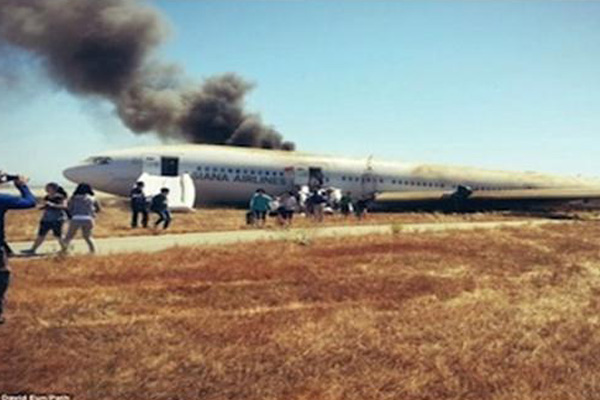 Boeing-777 Asiana Airlines Terbakar di Bandara San Francisco