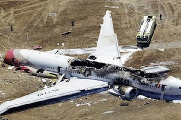 Boeing-777 Asiana Airlines Terbakar di Bandara San Francisco