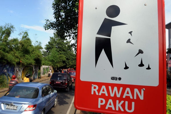 Ranjau Paku Sengsarakan Pengguna Jalan