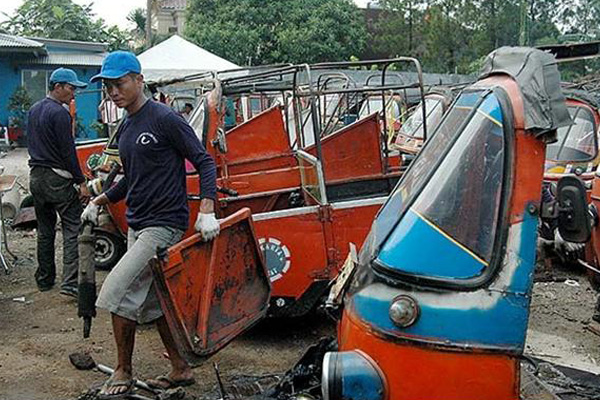 Pemprov DKI Jakarta Musnahkan Bajaj 2T