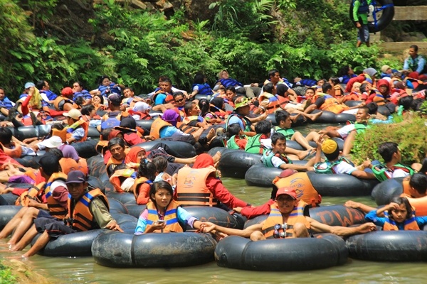 Akhir Pekan Ribuan Pengunjung Sambangi Goa Pindul