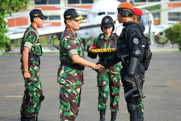 TNI Gelar Simulasi Pembebasan Korban Sandera NIIS