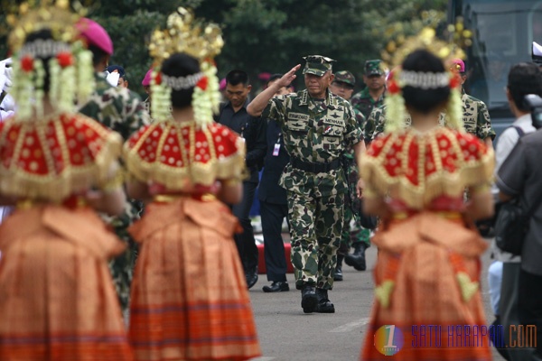 Ryamizard Dikukuhkan Sebagai Warga Kehormatan TNI AL