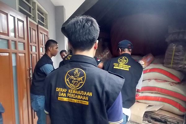 GKI Klaten dan Banser Ansor Antar Bantuan ke Banjarnegara